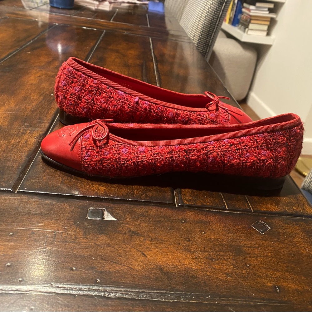 CHANEL Red Tweed Flats with Bow, Like New, Rare, Size 38.5 - Picture 2 of 4
